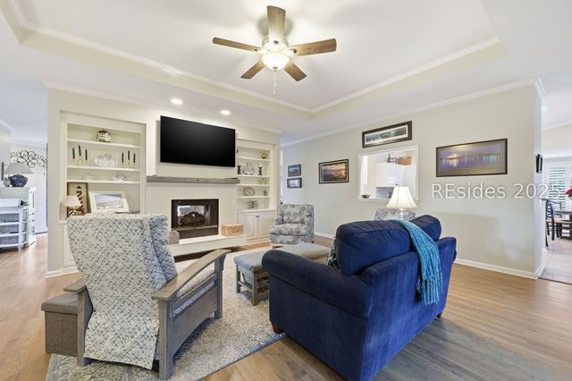 1 Oak Creek Dr, Hilton Head Island, SC 29928