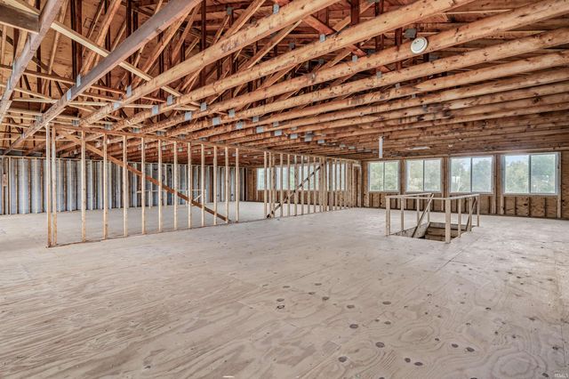 1045 S West Fox Lake Road, Angola, IN 46703