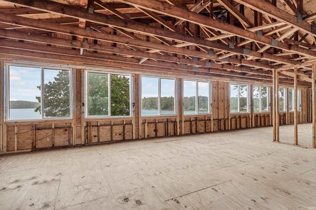 1045 S West Fox Lake Road, Angola, IN 46703