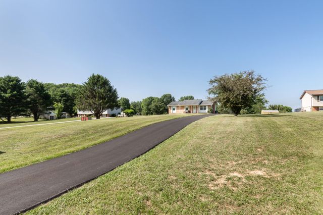 2717 LAWNDALE RD, Finksburg, MD 21048