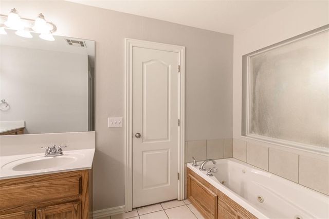 11539 NW 5th Street, Yukon, OK 73099