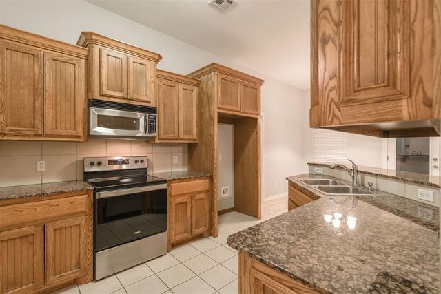 11539 NW 5th Street, Yukon, OK 73099