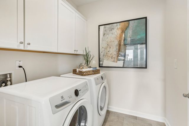 573 Nightengale Ridge Dr, Columbia, TN 38401