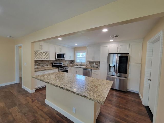 517 Fir St, Manteca, CA 95336