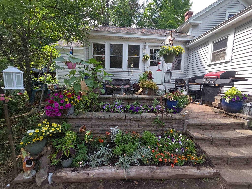 15 Canterbury Road, Chichester, NH 03258