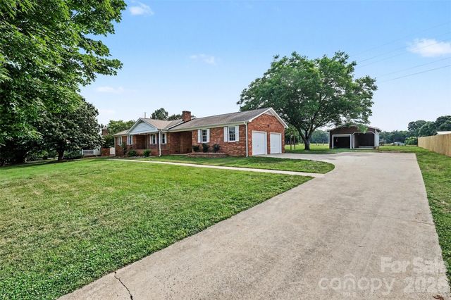 16924 Knoxwood Drive, Huntersville, NC 28078