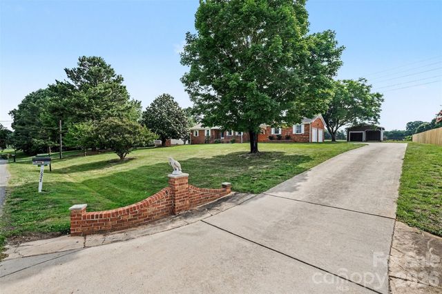 16924 Knoxwood Drive, Huntersville, NC 28078