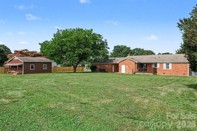 16924 Knoxwood Drive, Huntersville, NC 28078