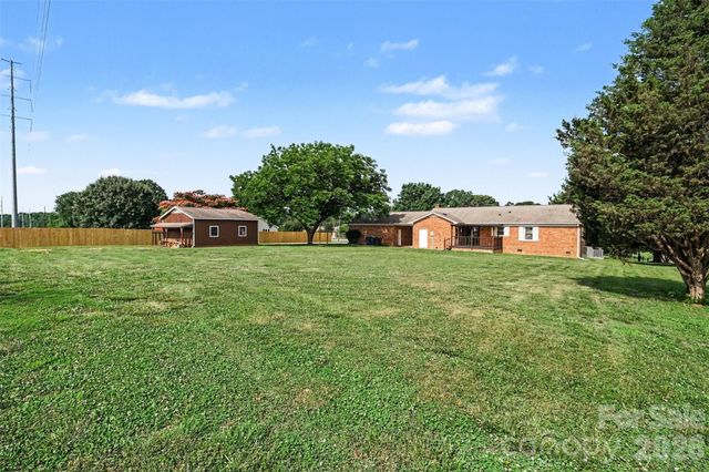 16924 Knoxwood Drive, Huntersville, NC 28078