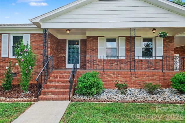 16924 Knoxwood Drive, Huntersville, NC 28078