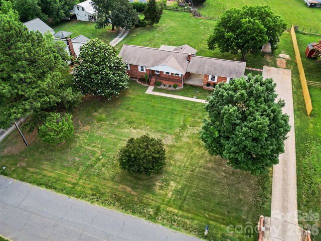 16924 Knoxwood Drive, Huntersville, NC 28078