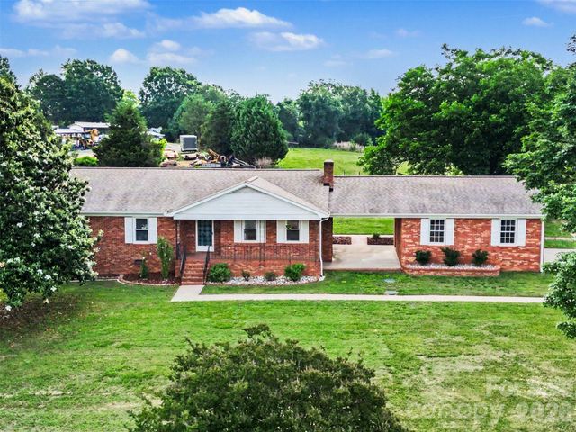 16924 Knoxwood Drive, Huntersville, NC 28078