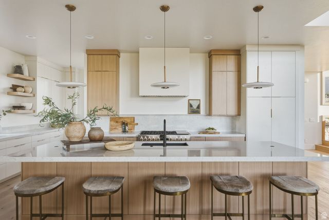923 N EMERY LN, Elk Ridge, UT 84651