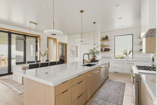 923 N EMERY LN, Elk Ridge, UT 84651