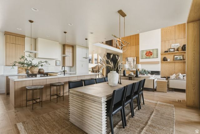 923 N EMERY LN, Elk Ridge, UT 84651