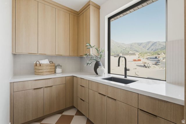 923 N EMERY LN, Elk Ridge, UT 84651