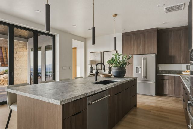 923 N EMERY LN, Elk Ridge, UT 84651