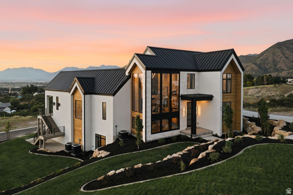 923 N EMERY LN, Elk Ridge, UT 84651