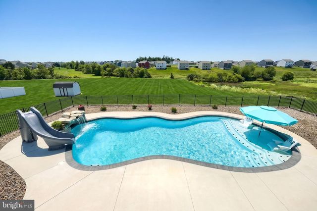 14 WINIFRED DR, Hanover, PA 17331
