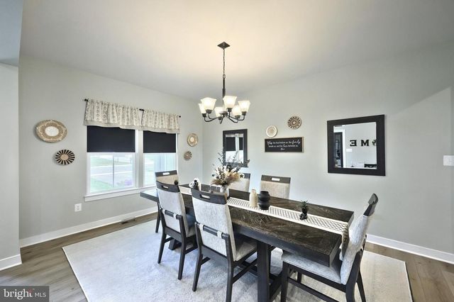14 WINIFRED DR, Hanover, PA 17331
