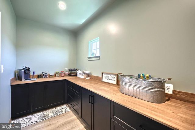 14 WINIFRED DR, Hanover, PA 17331