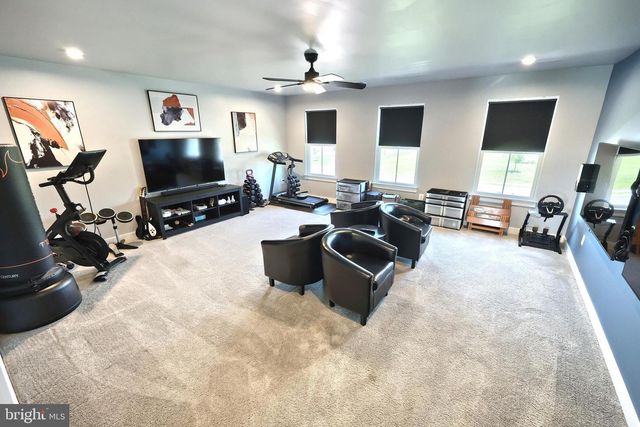 14 WINIFRED DR, Hanover, PA 17331