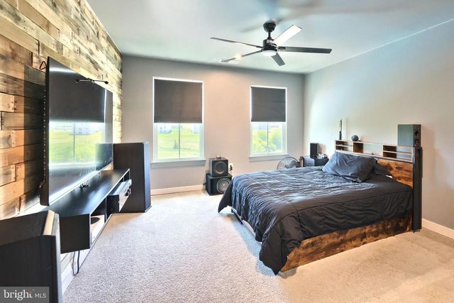 14 WINIFRED DR, Hanover, PA 17331