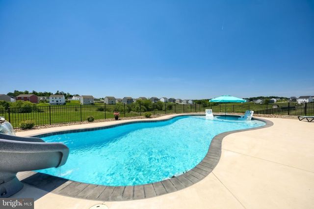 14 WINIFRED DR, Hanover, PA 17331