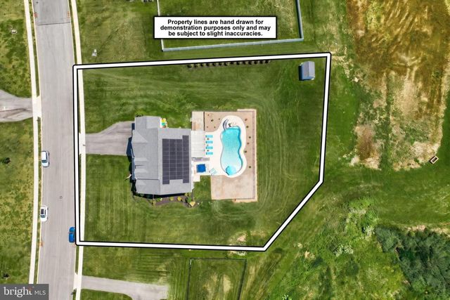14 WINIFRED DR, Hanover, PA 17331