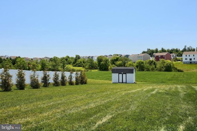 14 WINIFRED DR, Hanover, PA 17331