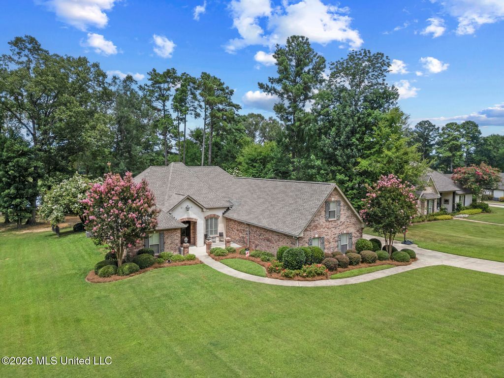 126 Ashbrooke Trail, Madison, MS 39110