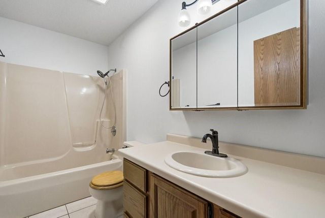 1930 Meadow Lane, Eau Claire, WI 54701