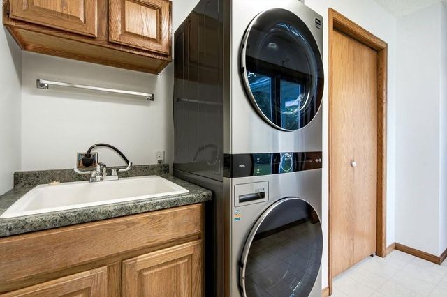 1930 Meadow Lane, Eau Claire, WI 54701