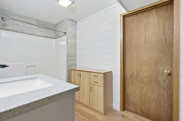 1930 Meadow Lane, Eau Claire, WI 54701