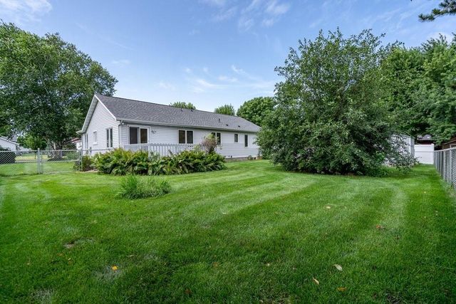 1930 Meadow Lane, Eau Claire, WI 54701