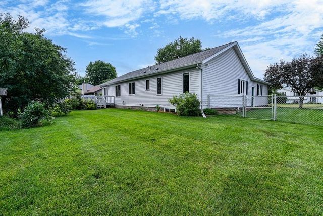 1930 Meadow Lane, Eau Claire, WI 54701