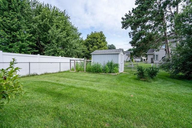 1930 Meadow Lane, Eau Claire, WI 54701
