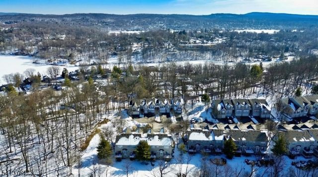 263 Ridge Dr, Pompton Lakes Boro, NJ 07442