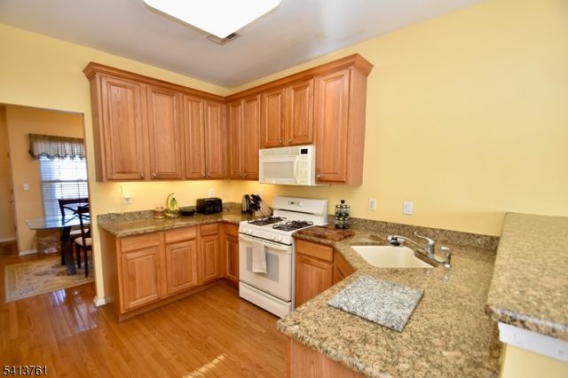 263 Ridge Dr, Pompton Lakes Boro, NJ 07442