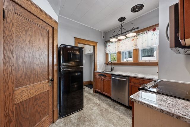 1830 Grande Avenue SE, Cedar Rapids, IA 52403