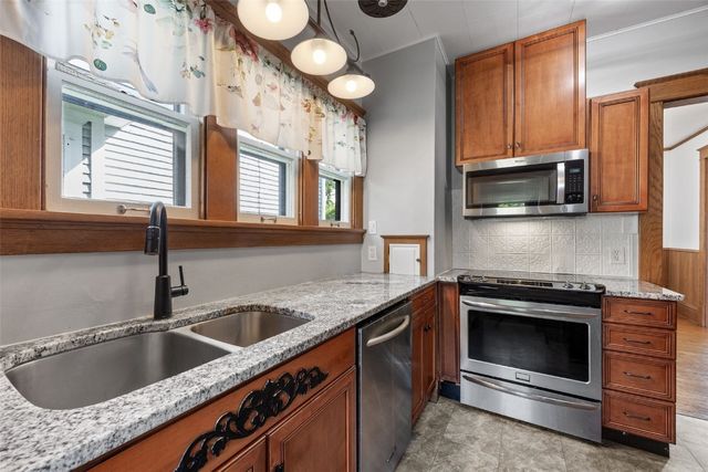 1830 Grande Avenue SE, Cedar Rapids, IA 52403