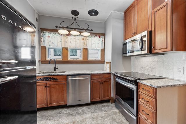 1830 Grande Avenue SE, Cedar Rapids, IA 52403