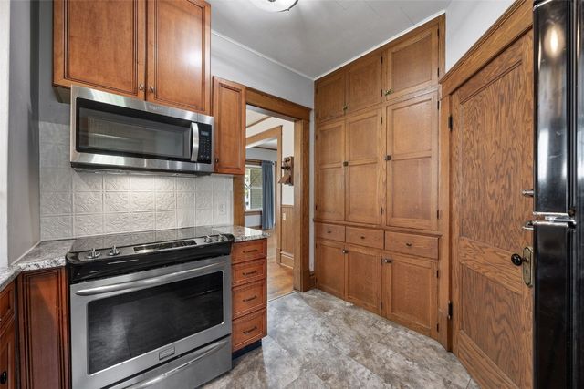 1830 Grande Avenue SE, Cedar Rapids, IA 52403