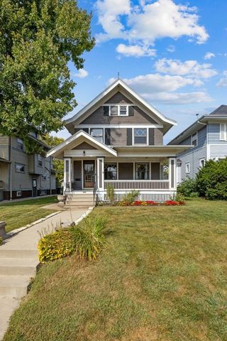 1830 Grande Avenue SE, Cedar Rapids, IA 52403