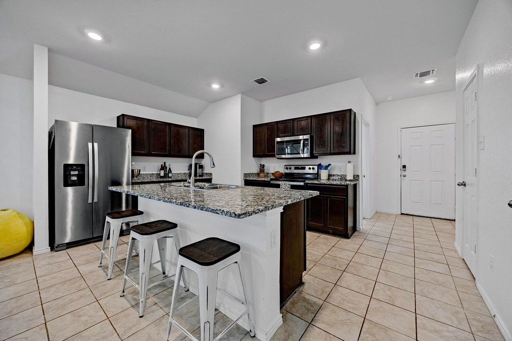 133 Hammond CT, Jarrell, TX 76537