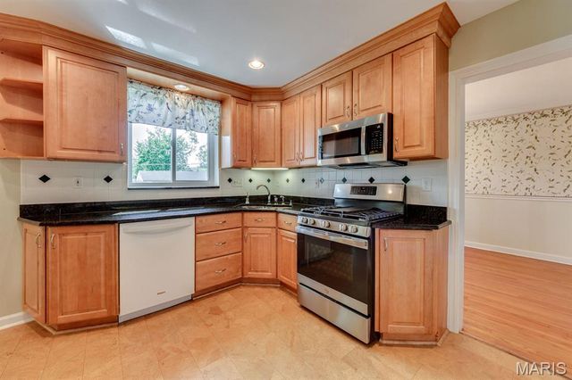 4 Winnetka Lane, Glendale, MO 63122