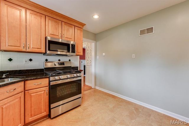 4 Winnetka Lane, Glendale, MO 63122
