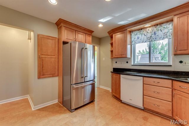 4 Winnetka Lane, Glendale, MO 63122