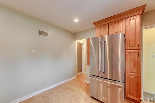 4 Winnetka Lane, Glendale, MO 63122