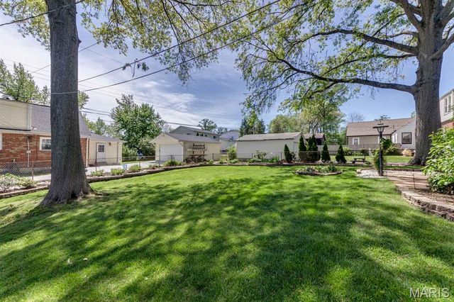 4 Winnetka Lane, Glendale, MO 63122